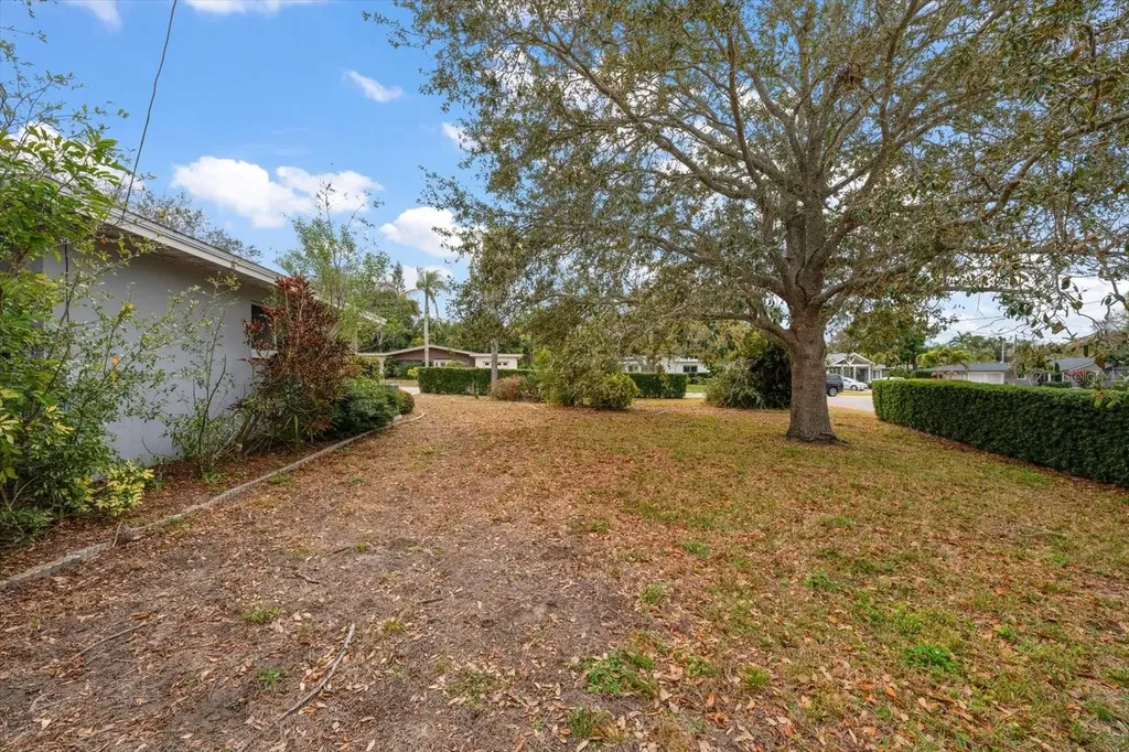 230 Garden Circle Belleair FL 33756