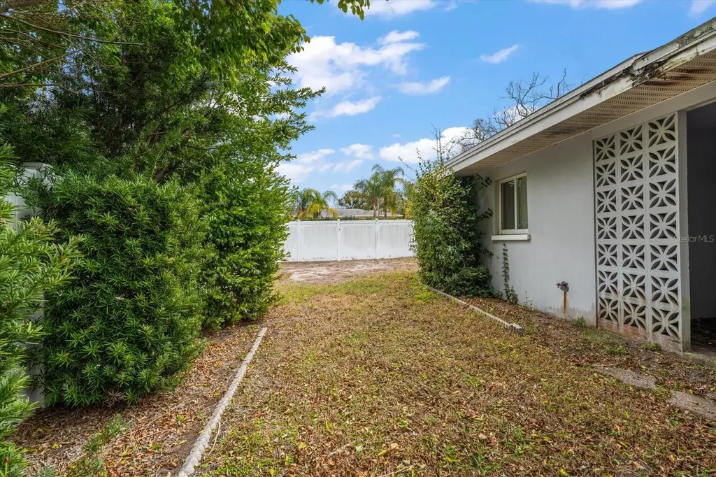 230 Garden Circle Belleair FL 33756
