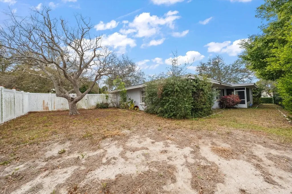 230 Garden Circle Belleair FL 33756