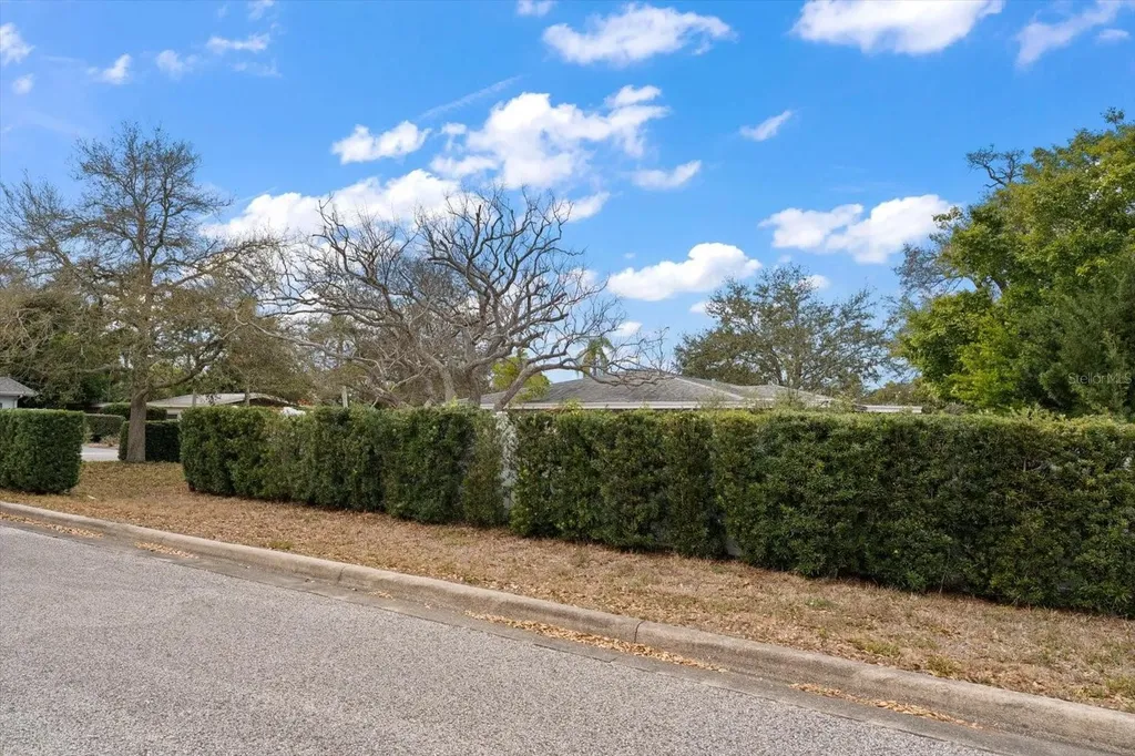 230 Garden Circle Belleair FL 33756