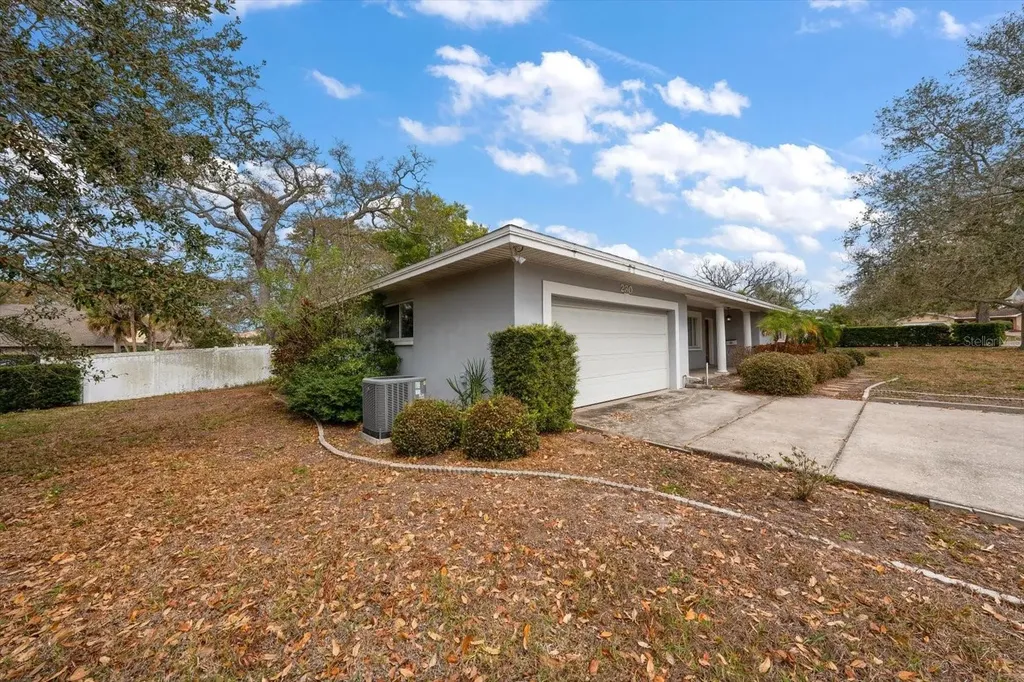 230 Garden Circle Belleair FL 33756