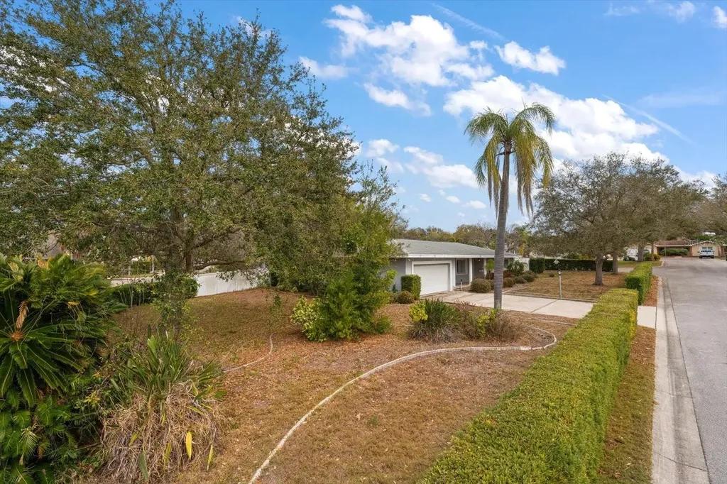 230 Garden Circle Belleair FL 33756