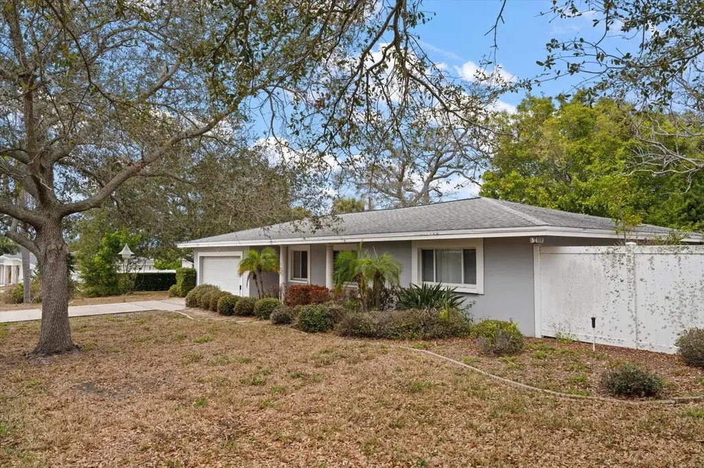 230 Garden Circle Belleair FL 33756