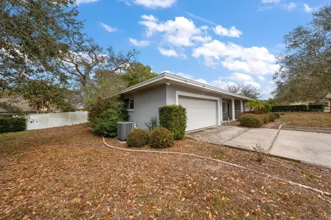 230 Garden Circle Belleair FL 33756