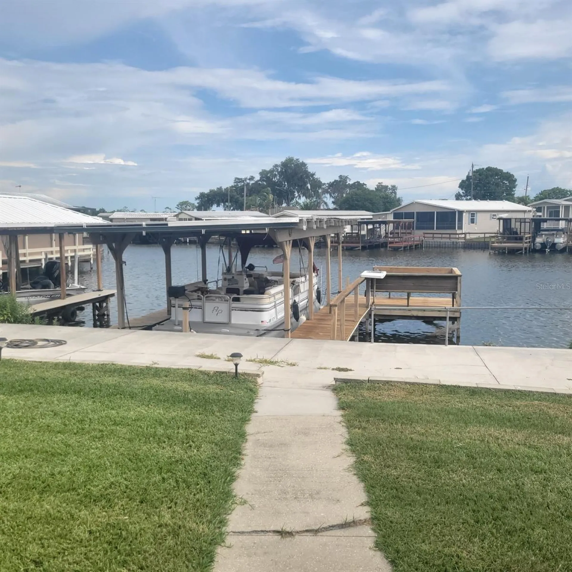 1403 Lakeview Drive Tavares FL 32778