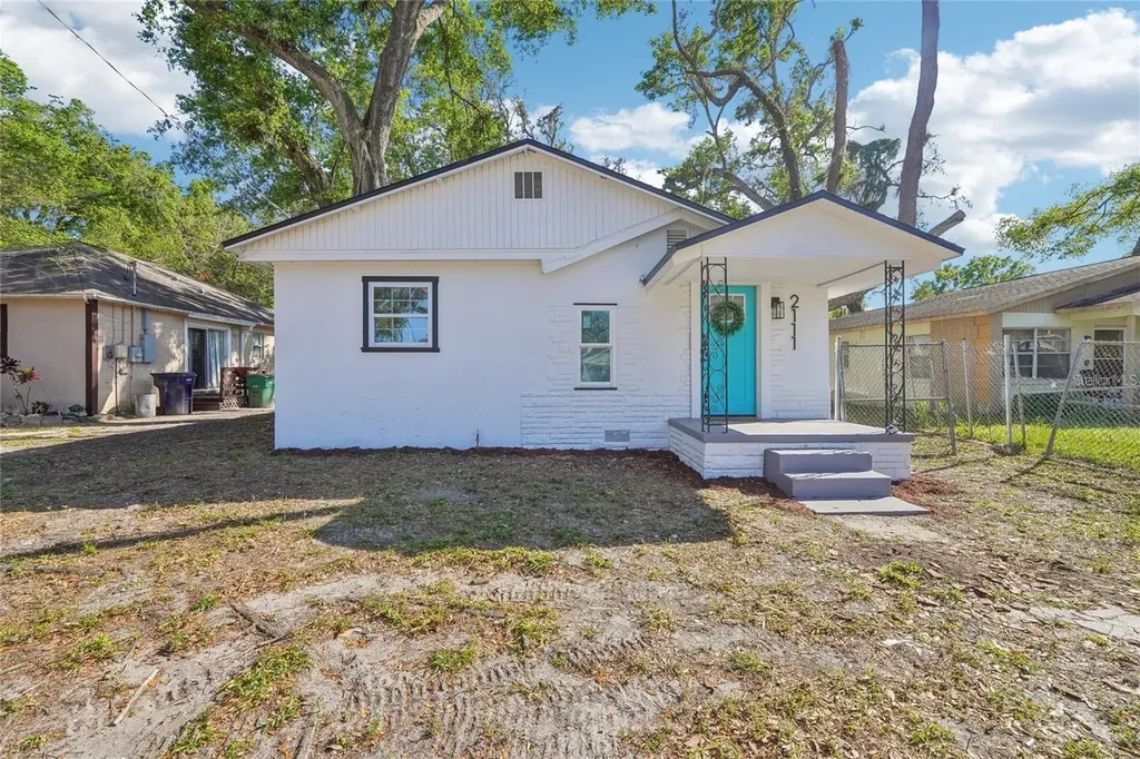 2111 E Ellicott Street Tampa FL 33610