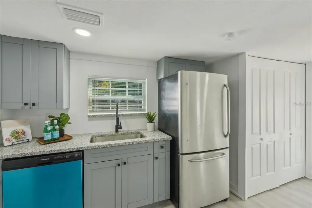 2111 E Ellicott Street Tampa FL 33610