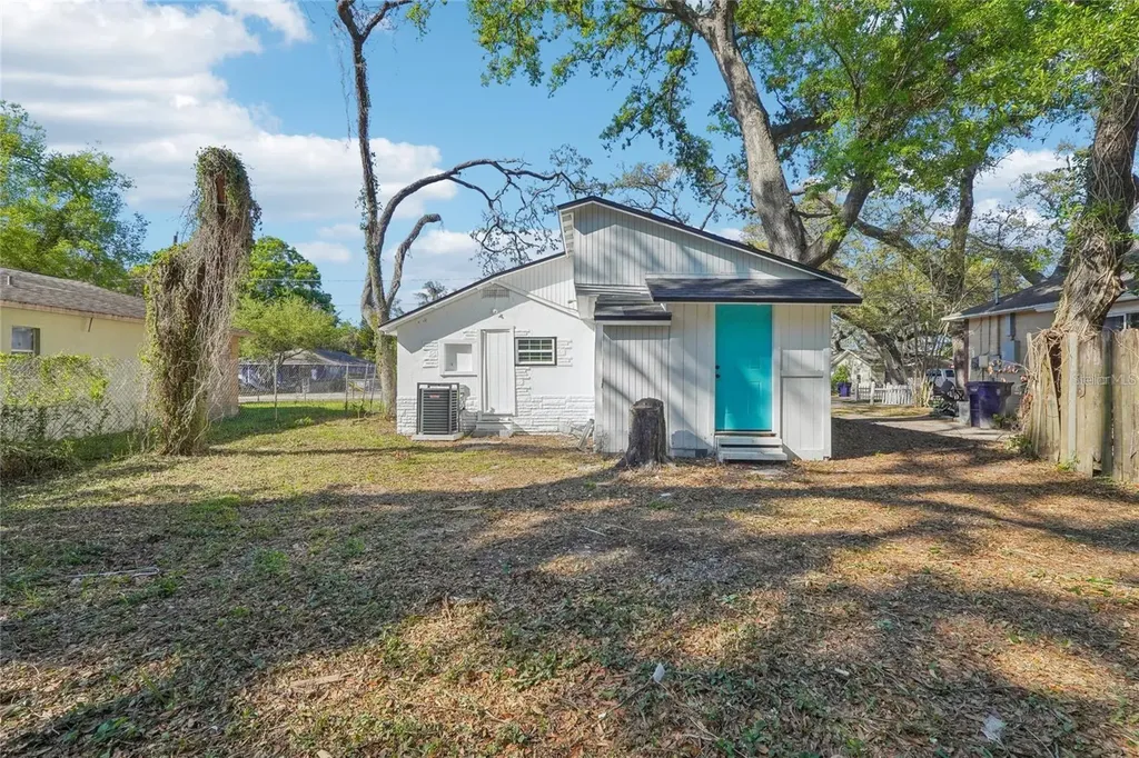2111 E Ellicott Street Tampa FL 33610