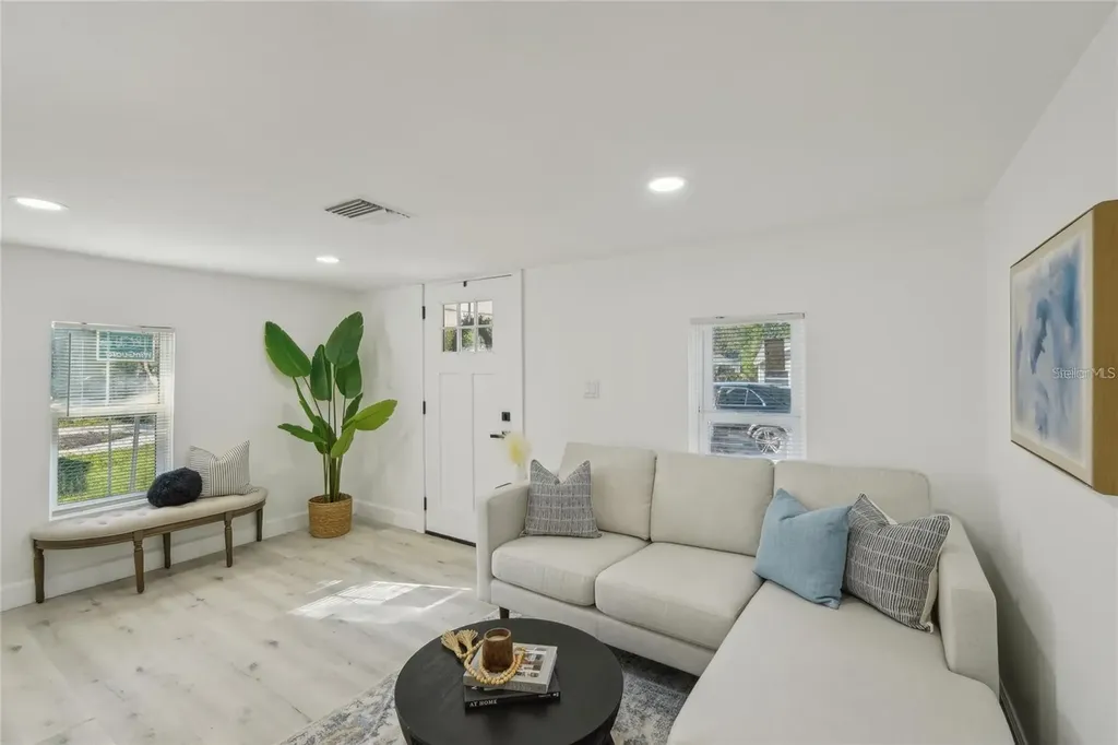 2111 E Ellicott Street Tampa FL 33610