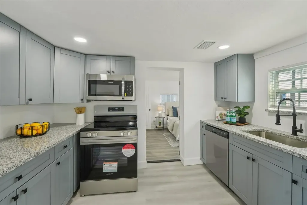 2111 E Ellicott Street Tampa FL 33610