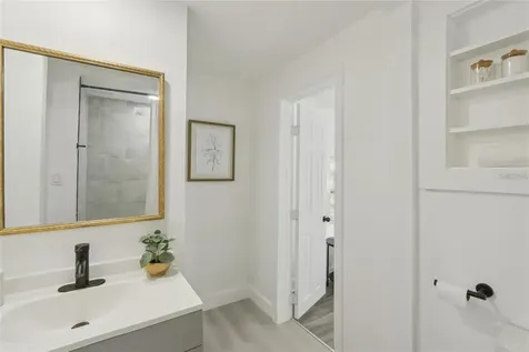 2111 E Ellicott Street Tampa FL 33610