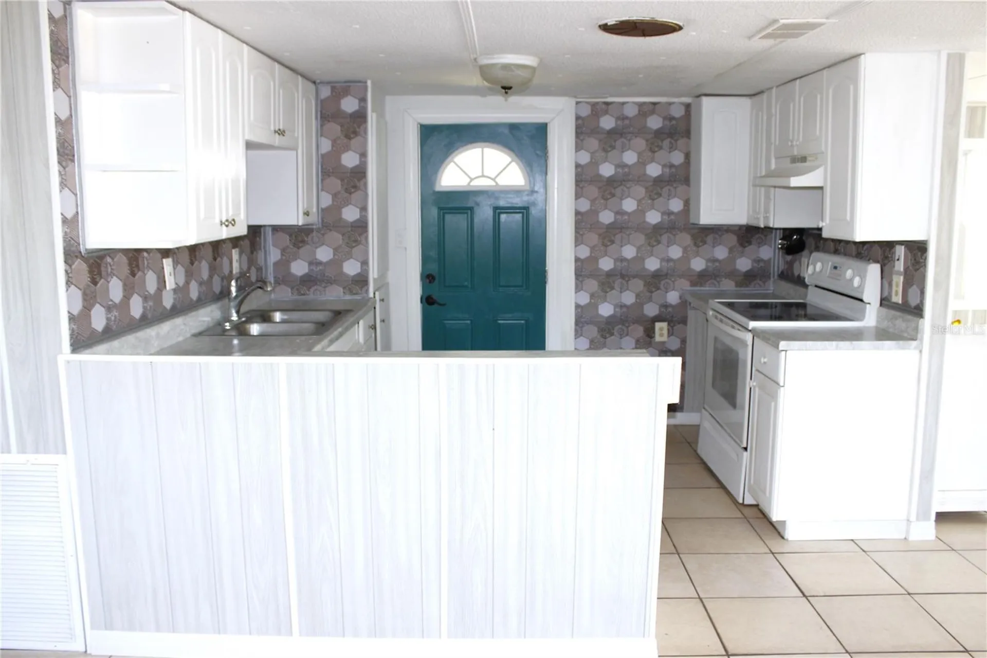 1845 Dixie Lane Holiday FL 34690