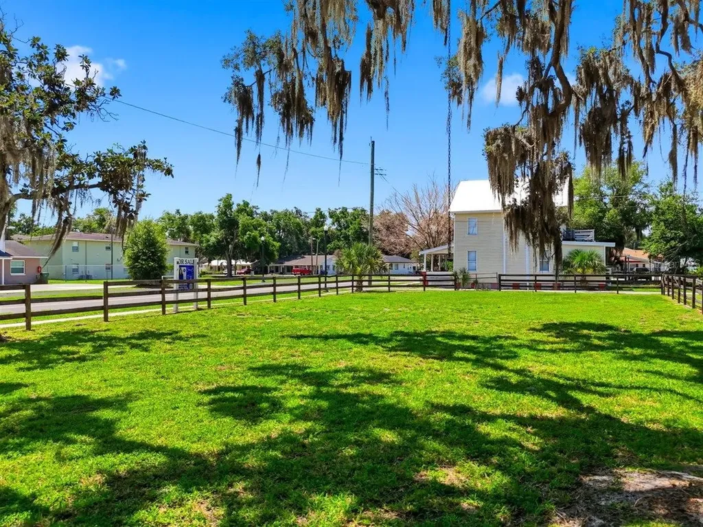 702 Avenue A Winter Haven FL 33880