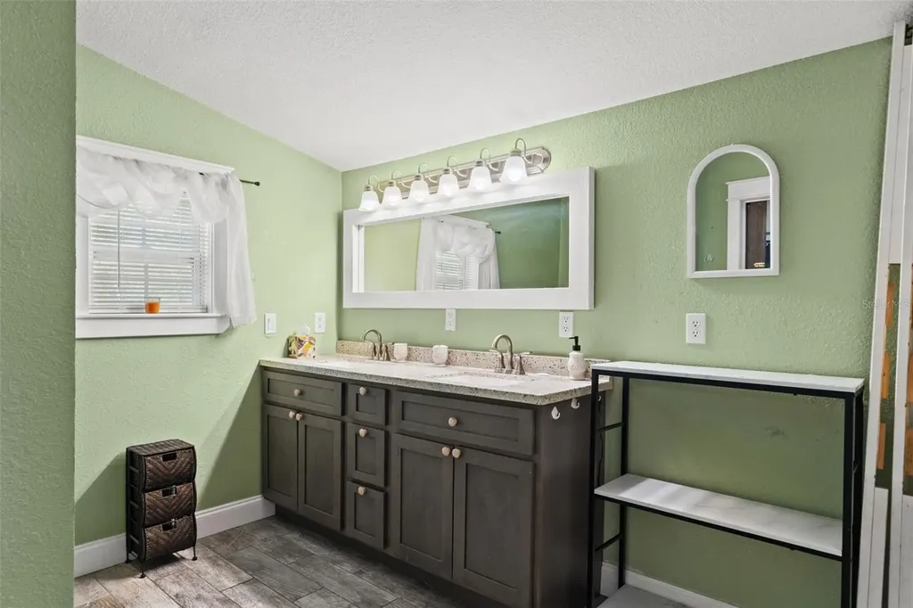 7876 Ridge Road Weeki Wachee FL 34613