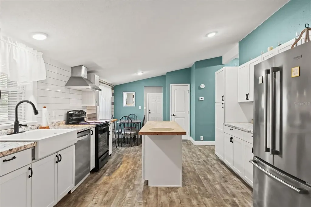 7876 Ridge Road Weeki Wachee FL 34613