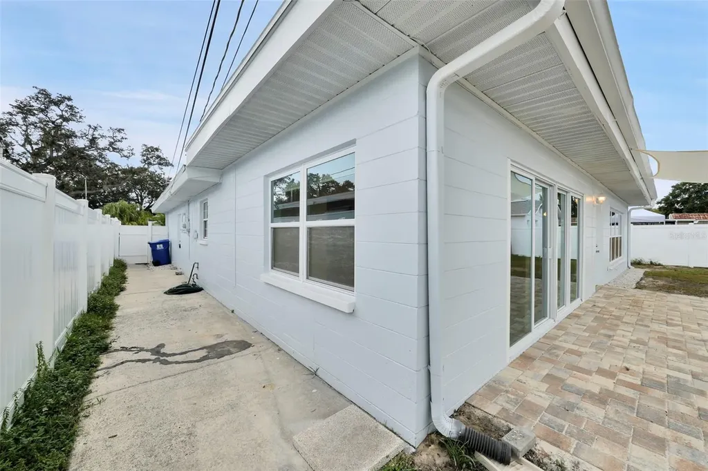 4550 16th Avenue N St Petersburg FL 33713
