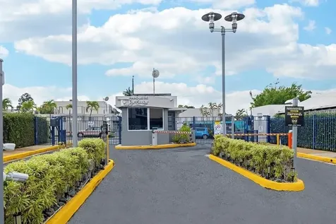 5 Parque De Torrimar Bayamon PR 00959