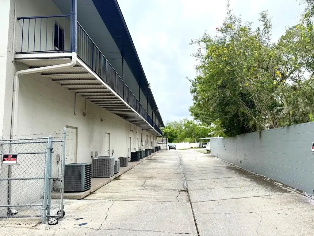 1005 W Busch Boulevard Tampa FL 33612