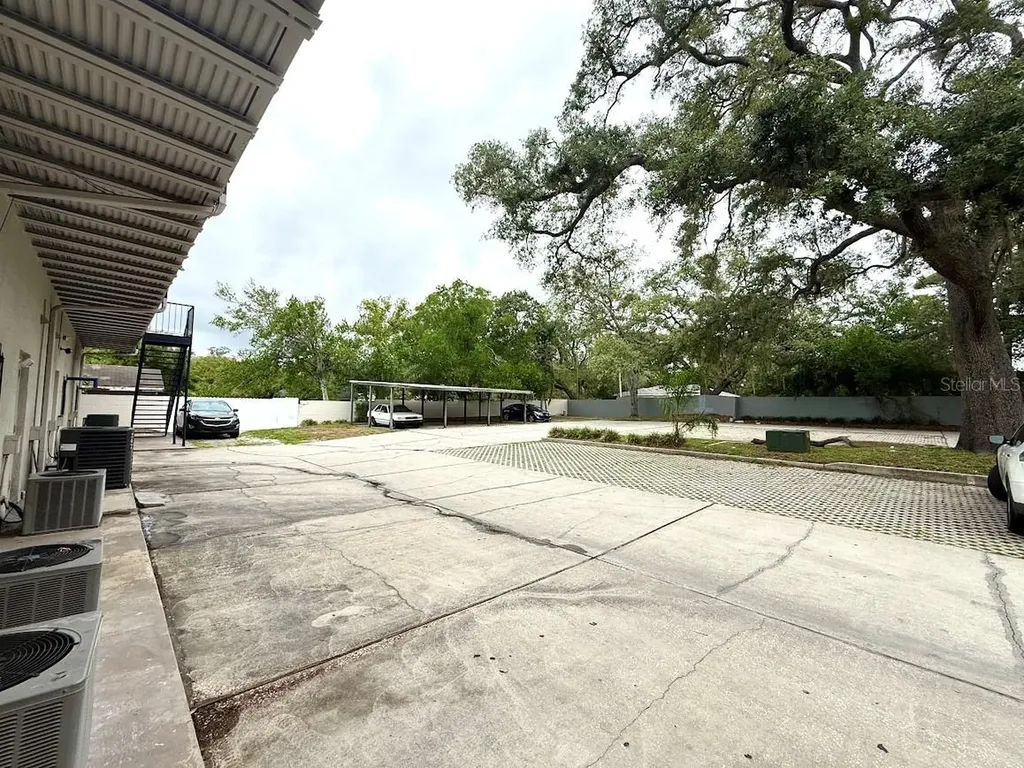 1005 W Busch Boulevard Tampa FL 33612