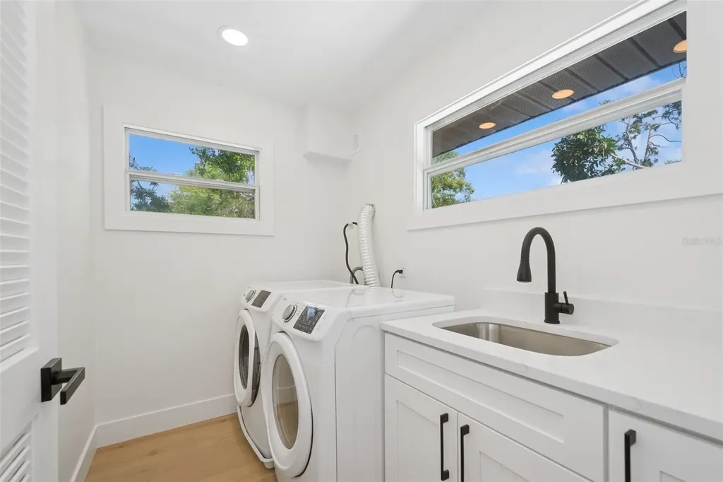 2655 Bay Street Sarasota FL 34237
