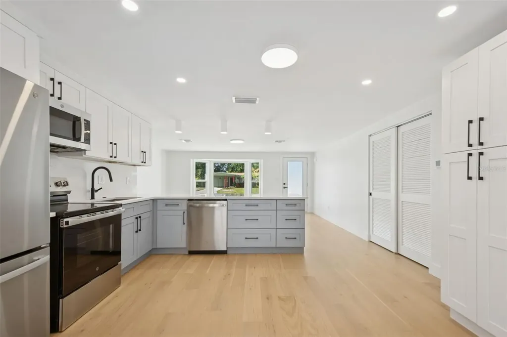 2655 Bay Street Sarasota FL 34237