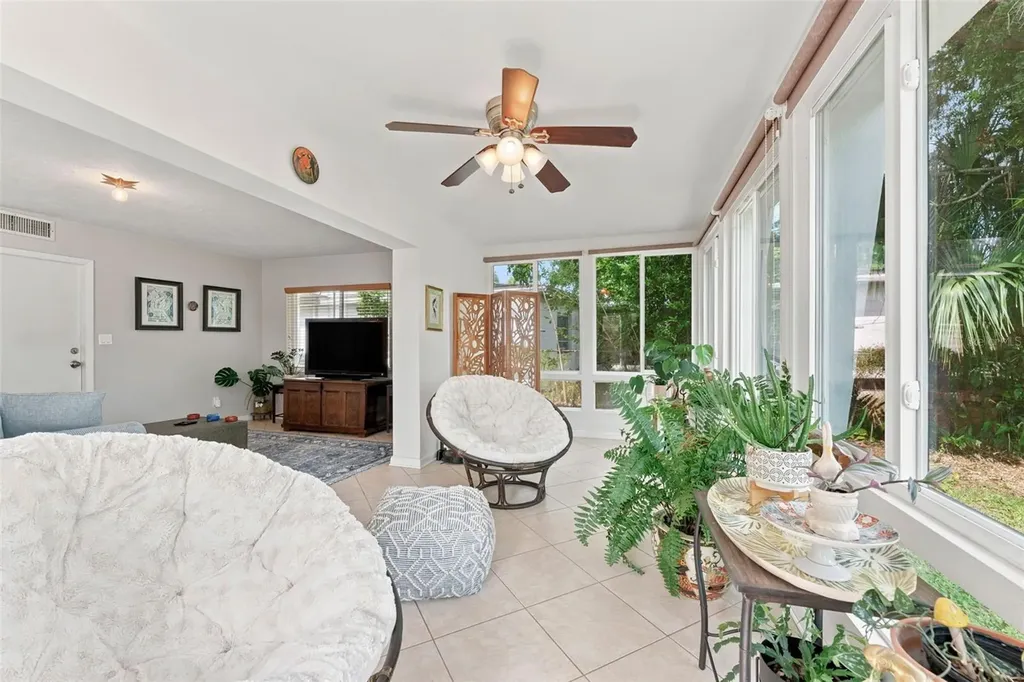 2111 W Minnehaha Street Tampa FL 33604
