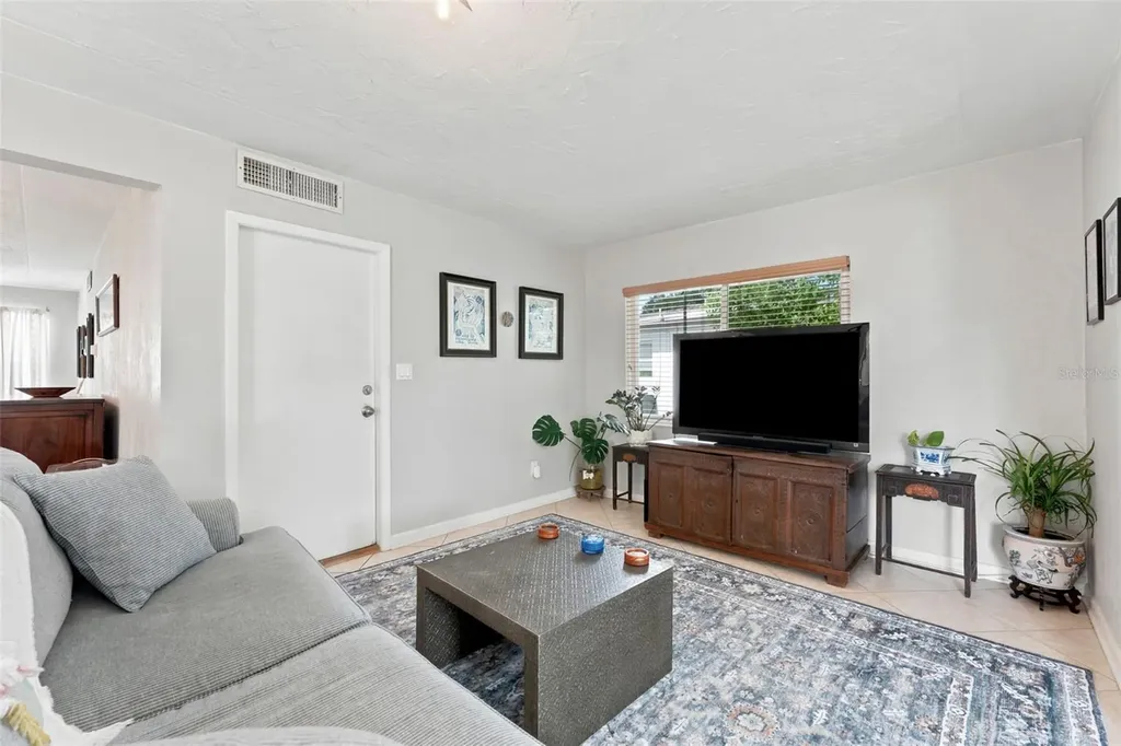 2111 W Minnehaha Street Tampa FL 33604