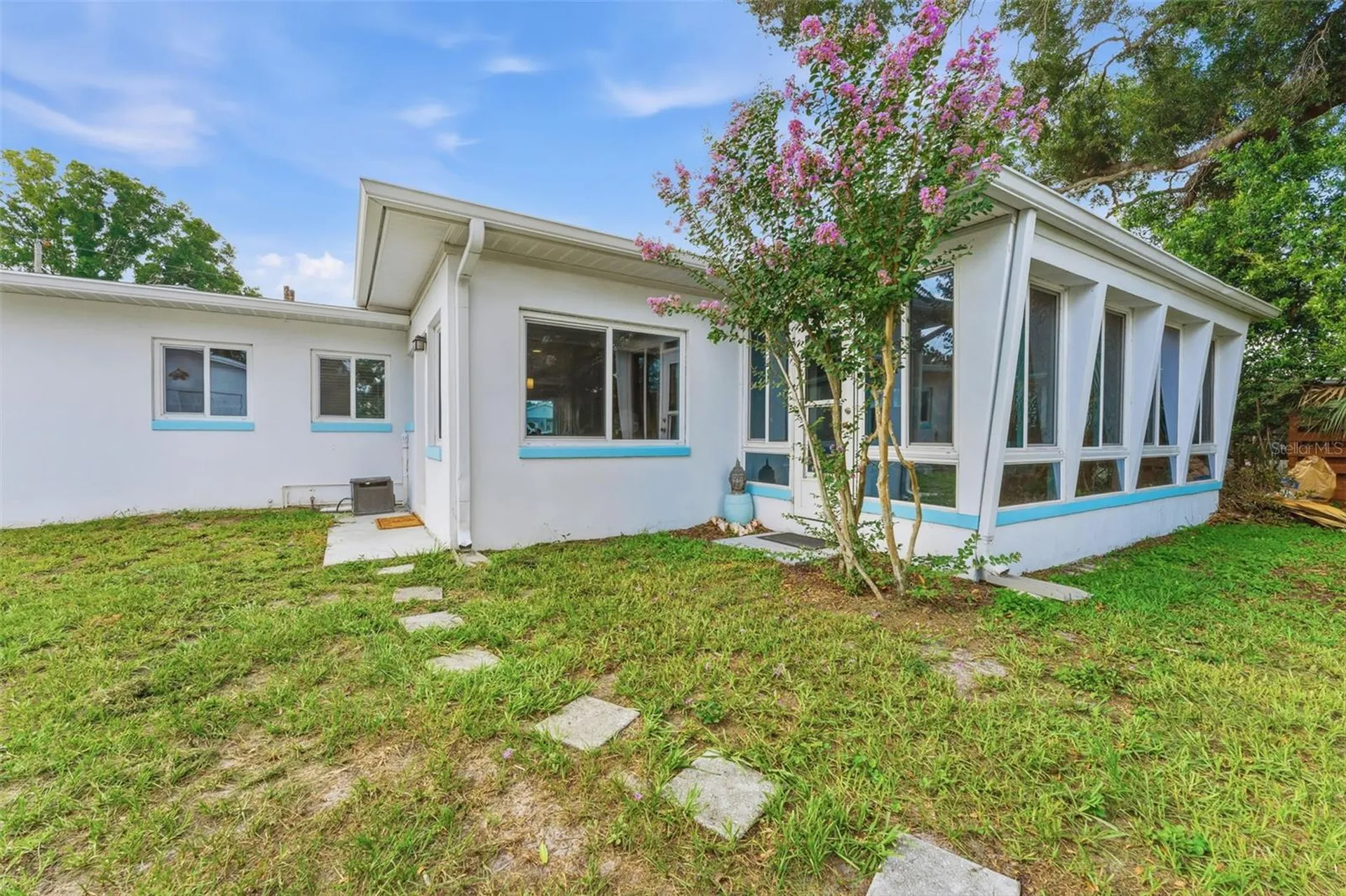 2111 W Minnehaha Street Tampa FL 33604