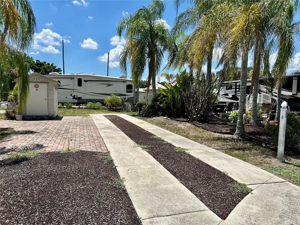 2928 Birdie Drive Bowling Green FL 33834