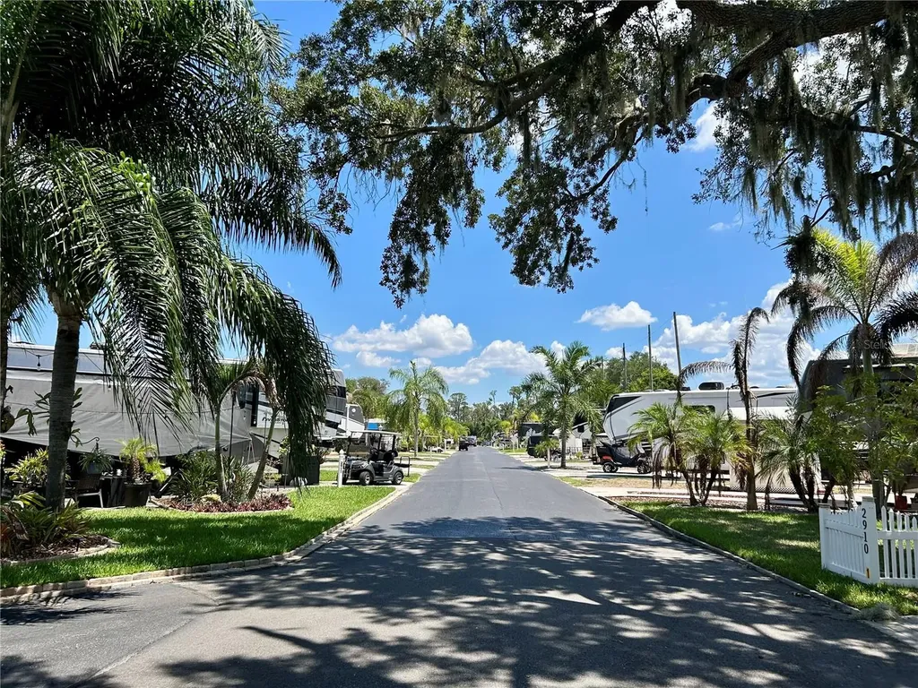 2928 Birdie Drive Bowling Green FL 33834