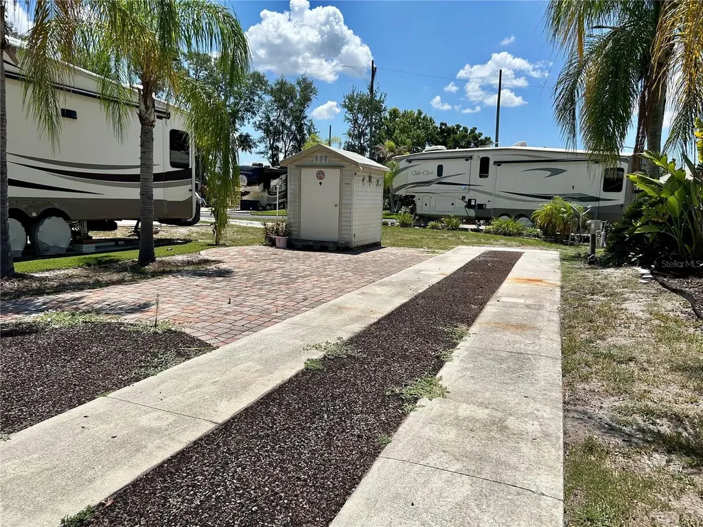 2928 Birdie Drive Bowling Green FL 33834