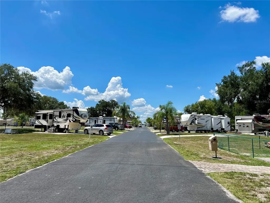 2928 Birdie Drive Bowling Green FL 33834