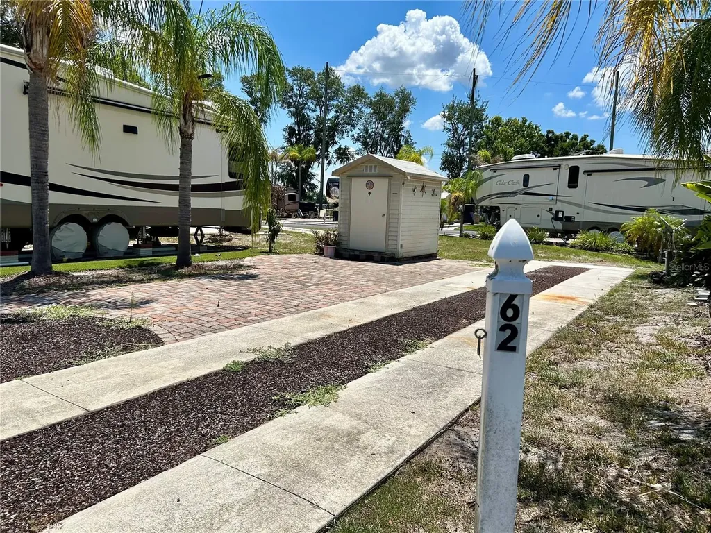 2928 Birdie Drive Bowling Green FL 33834