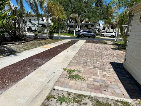 2928 Birdie Drive Bowling Green FL 33834