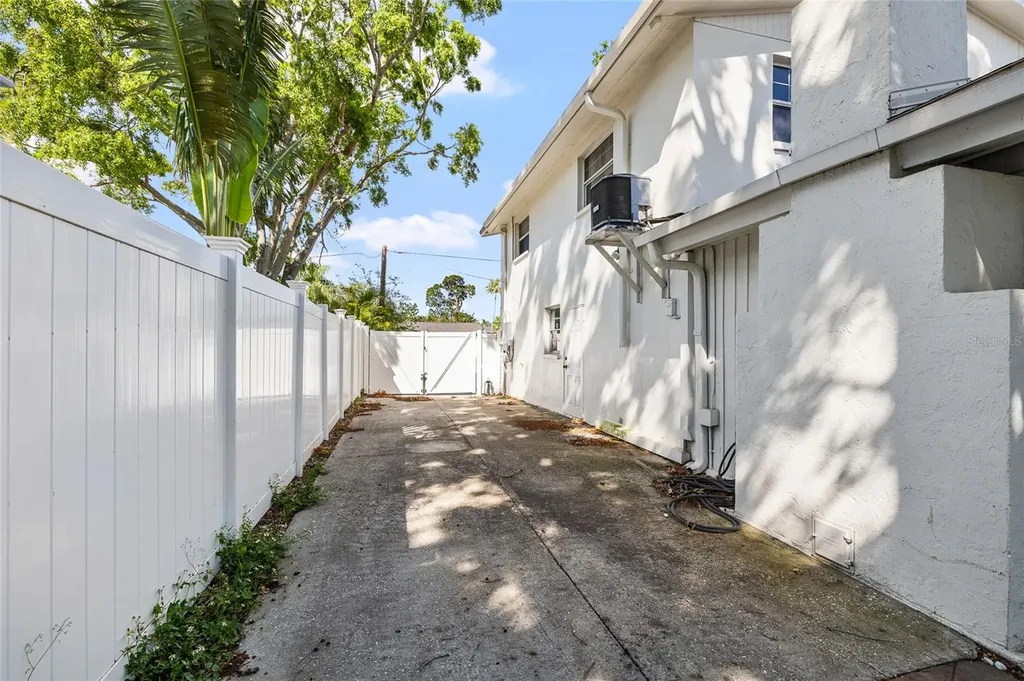 10716 Donbrese Avenue Tampa FL 33615
