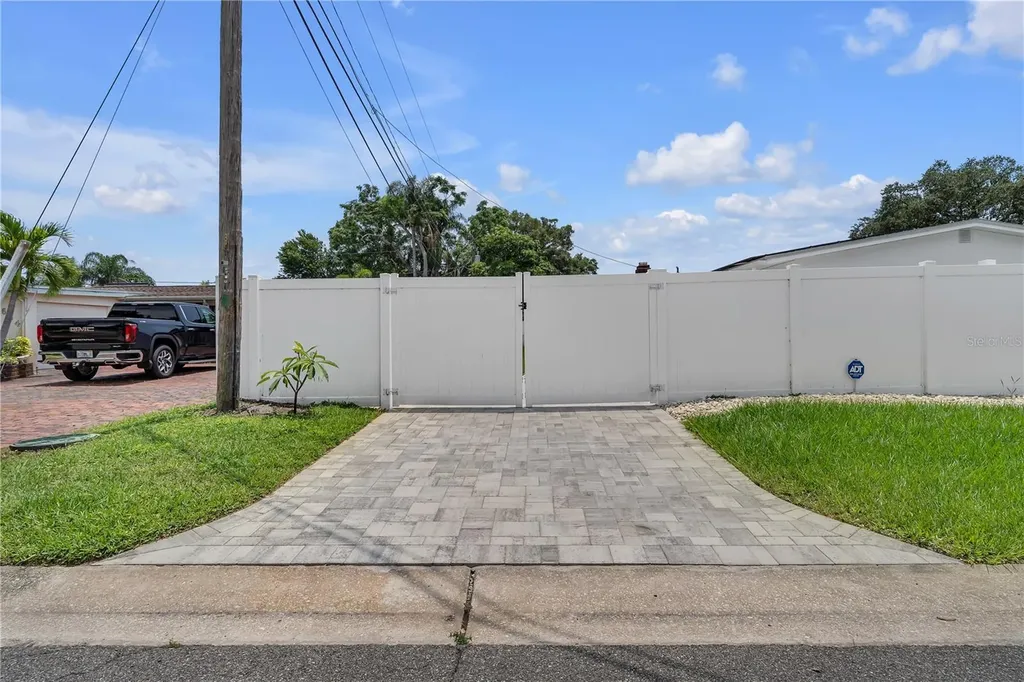 3295 57th Street N St Petersburg FL 33710