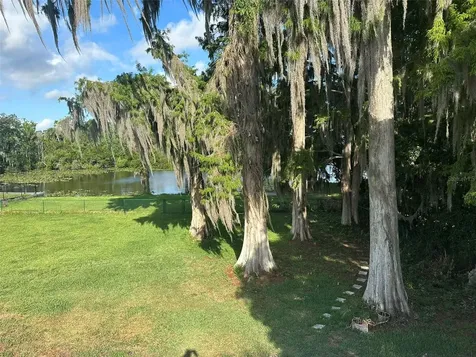 1105 S 9th Street Leesburg FL 34748