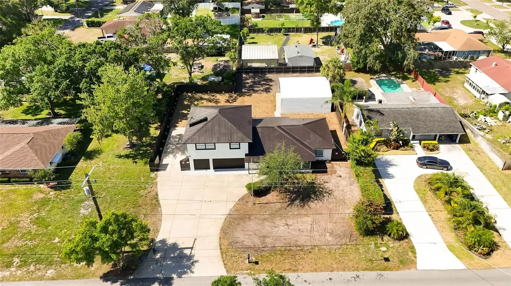 1736 W Country Club Tampa FL 33612