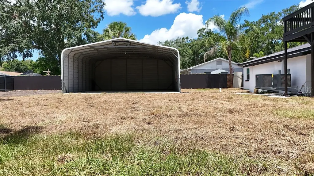 1736 W Country Club Tampa FL 33612