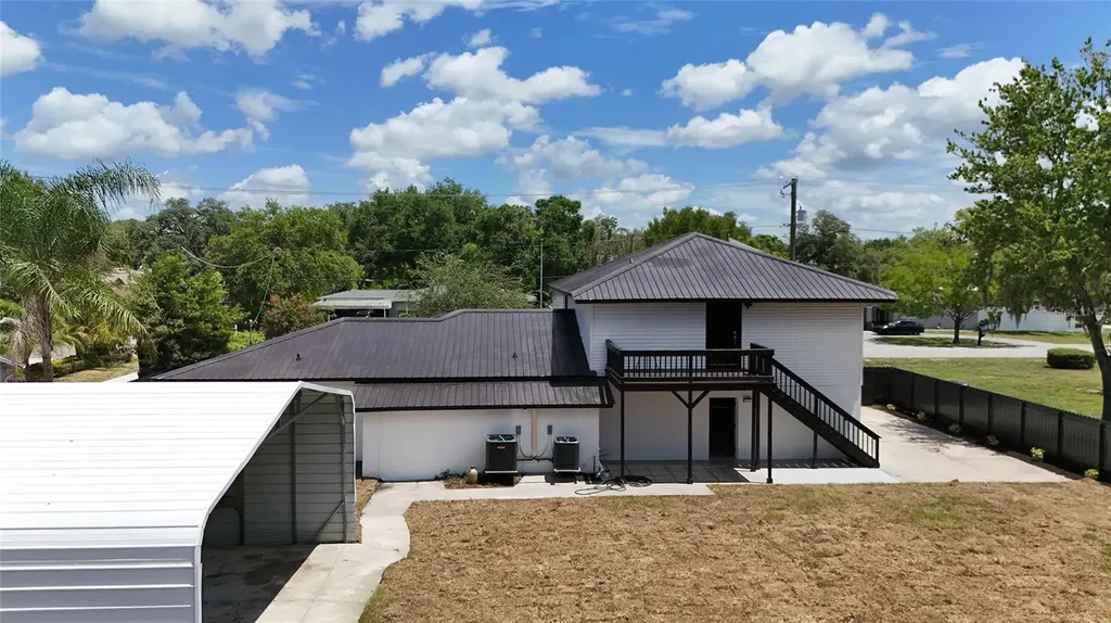 1736 W Country Club Tampa FL 33612