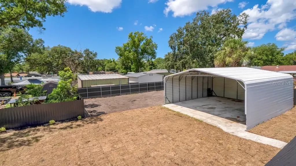 1736 W Country Club Tampa FL 33612