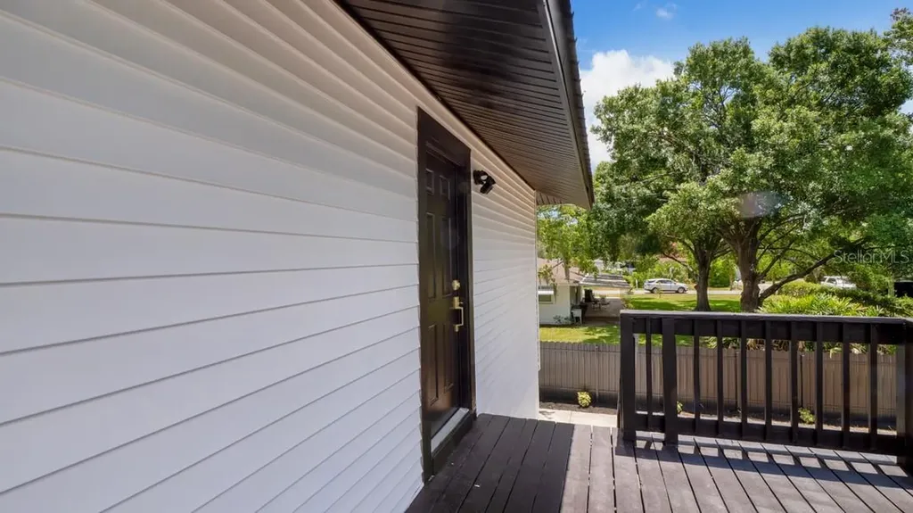 1736 W Country Club Tampa FL 33612