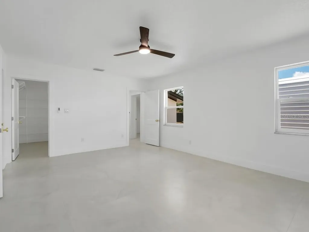 1736 W Country Club Tampa FL 33612