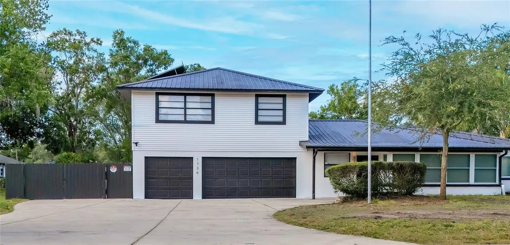 1736 W Country Club Tampa FL 33612