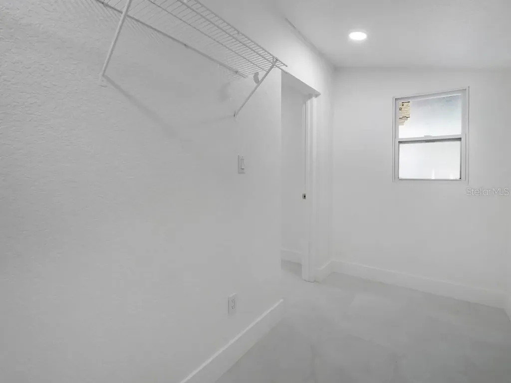 1736 W Country Club Tampa FL 33612