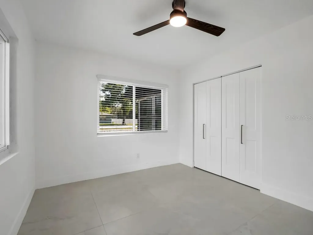 1736 W Country Club Tampa FL 33612