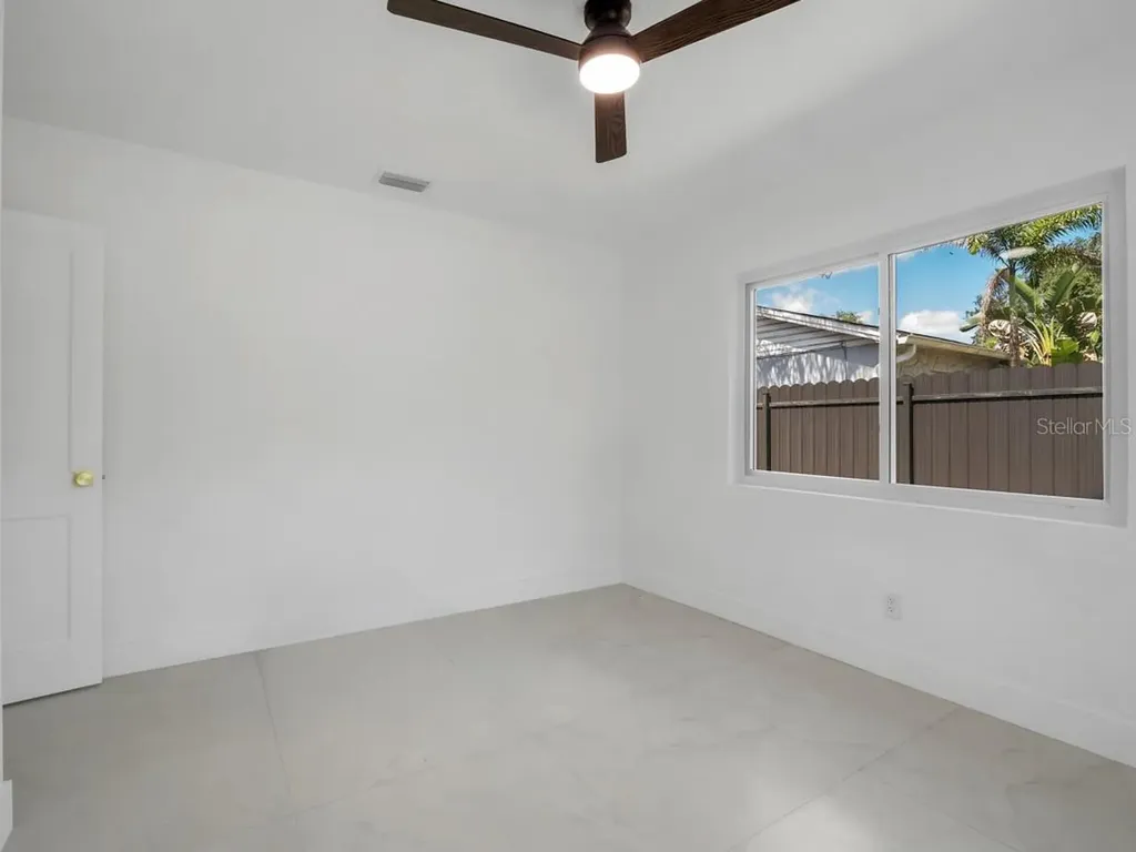 1736 W Country Club Tampa FL 33612