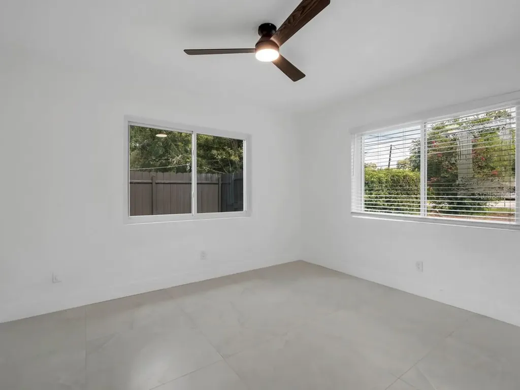 1736 W Country Club Tampa FL 33612