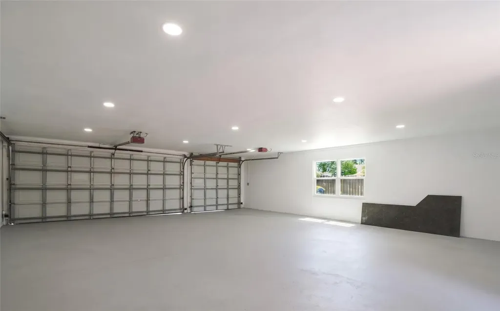 1736 W Country Club Tampa FL 33612