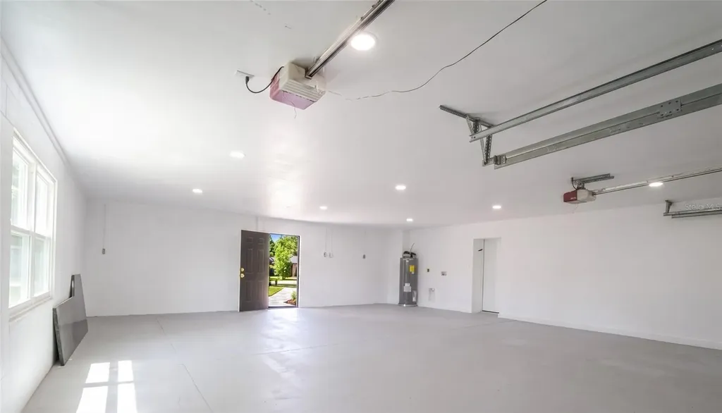 1736 W Country Club Tampa FL 33612